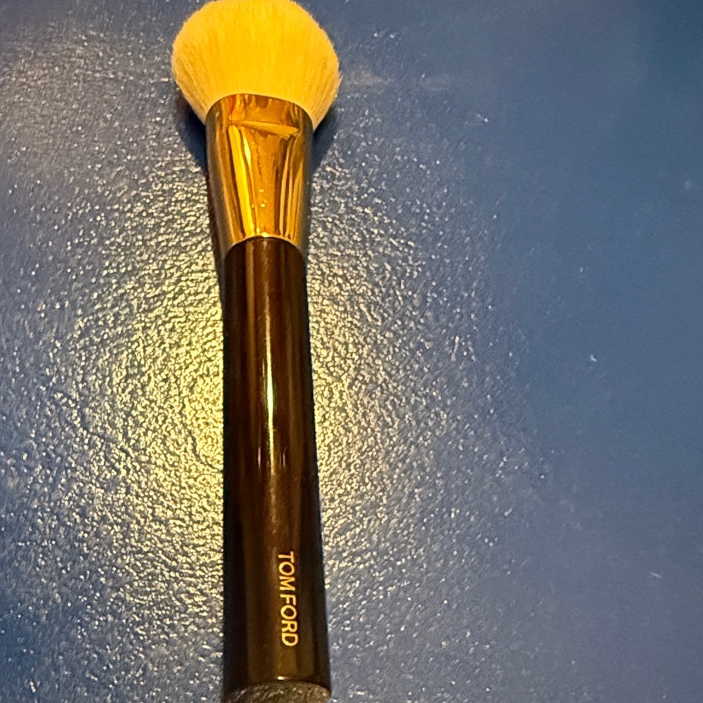 Tom Ford #6 cheek Makeup Brush - Picture 6 of 7